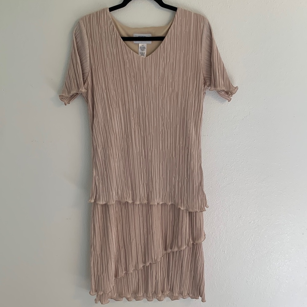 BFA Classics Tan Crinkled Layered Polyester Formal Short Sleeve Dress Size 12